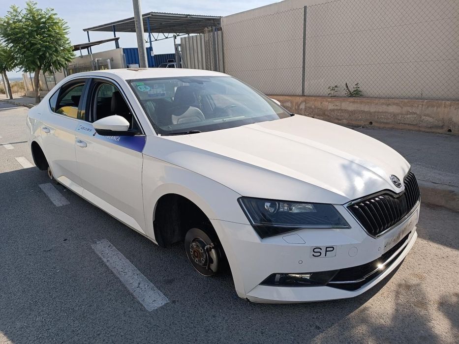 Sistema De Áudio Rádio Cd Skoda Superb Berlina 3V3