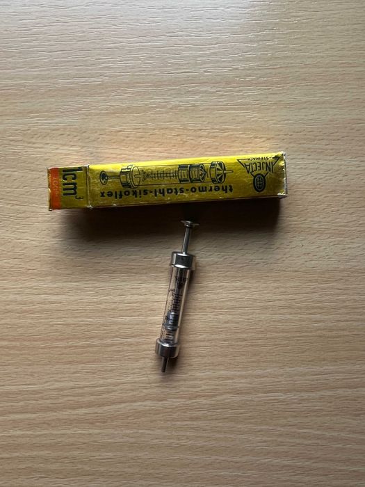 Strzykawka lekarska  1 ml  z czasów PRL
