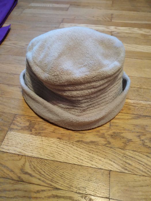 Kapelusz beżowy z polaru