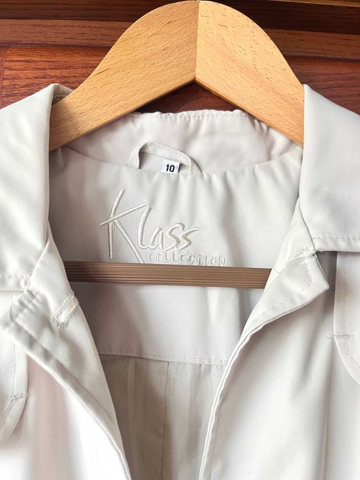 Damski płaszcz  beżowy w bardzo dobrym stanie.