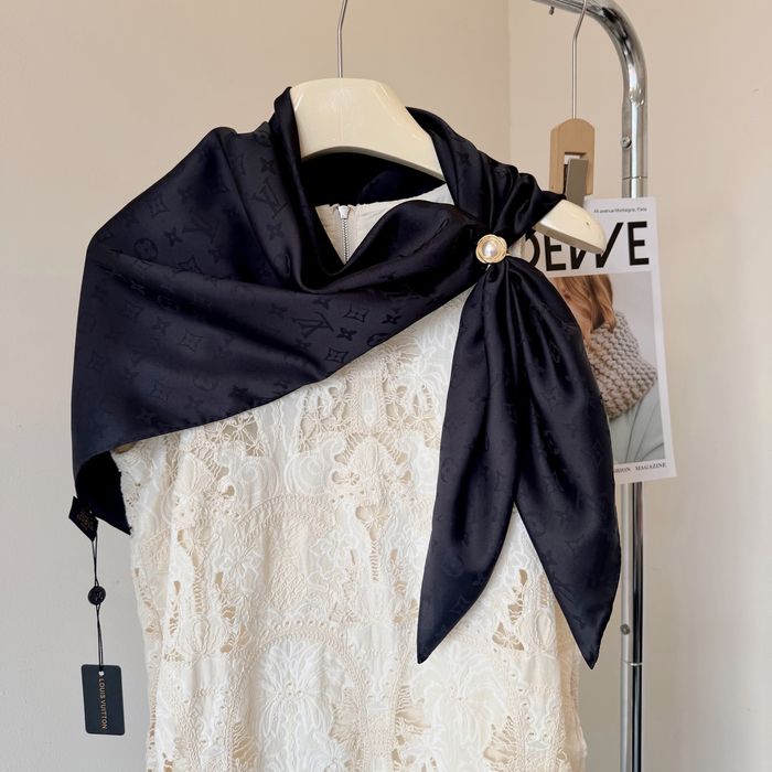 Czarna apaszka lv 90x90 silk nowa