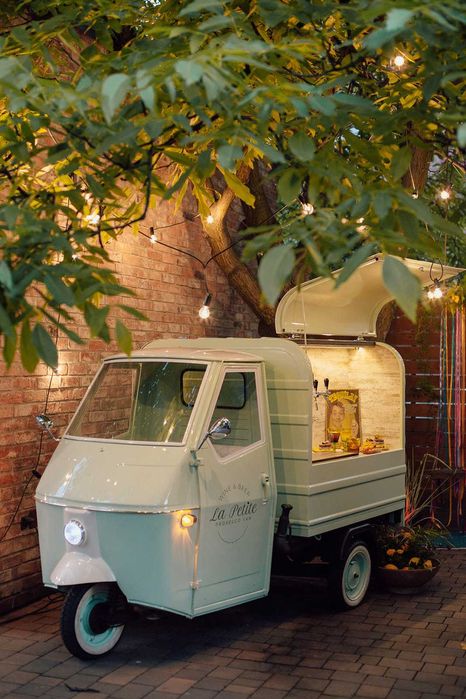 La Petite Van Piaggio Ape – mobilny bar na ślub | Włoski styl