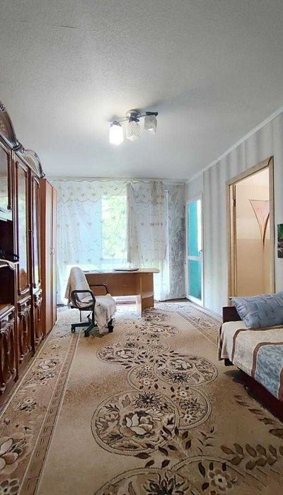 Продам 2 кімнатну квартиру в Дергачах по вулиці Садовій в цегляному будинку.