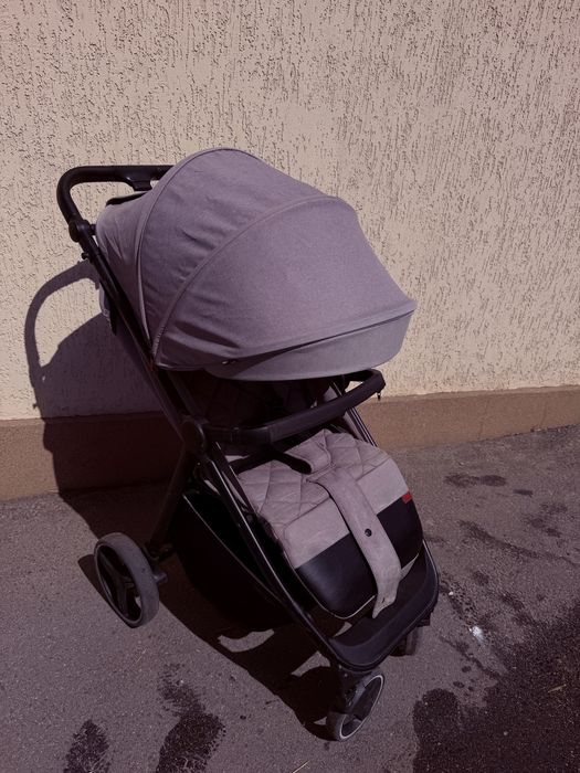 Прогулянкова коляска Carrello Bravo