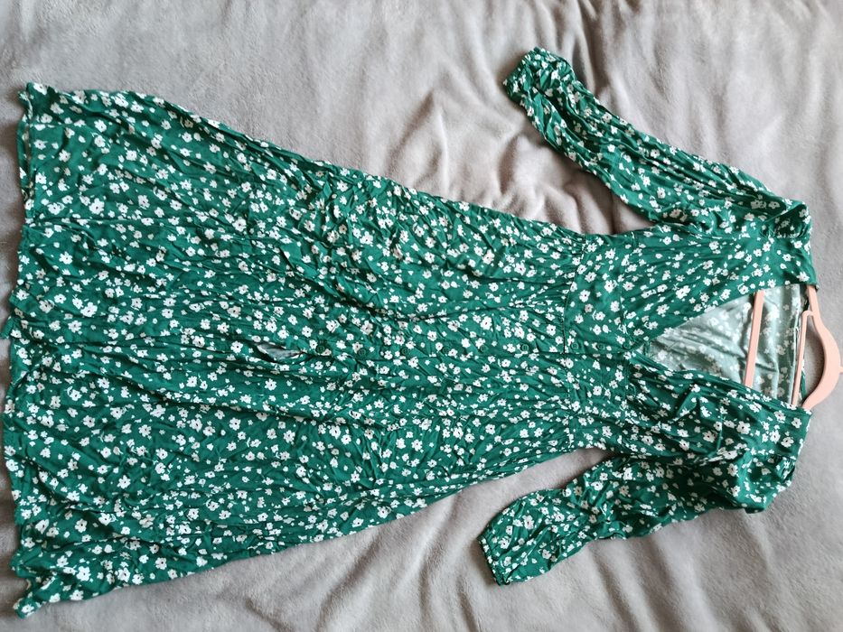 Zielona sukienka w kwiatki rozmiar M midi długi rękaw