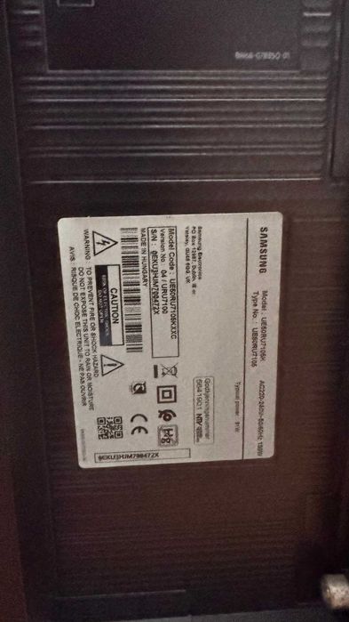 (ATENÇÃO: Leia o anuncio) - TV Samsung 60" (UE60RU7105K) - para peças ou reparação - não da imagem e nem som