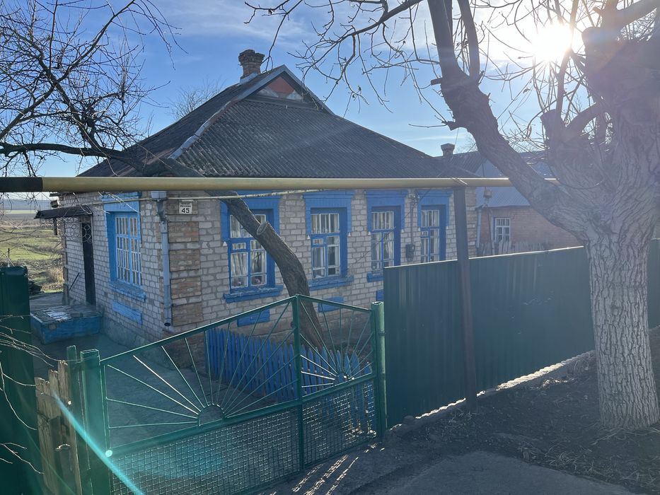 Продам будинок біля річки..