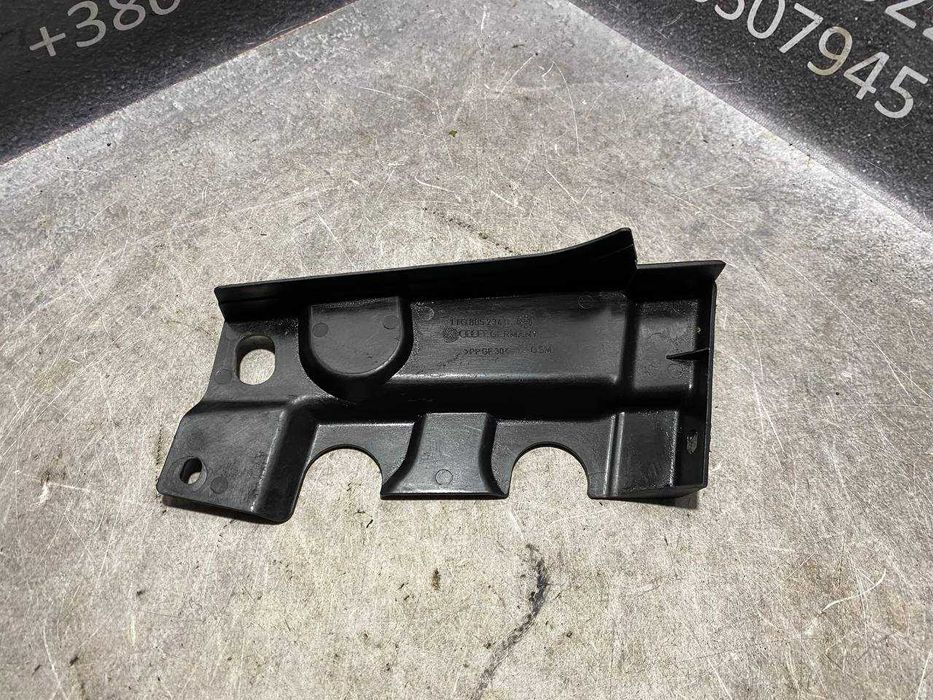 Накладка петлі капота права Volkswagen Touran 2003-2015 1T0805234C
