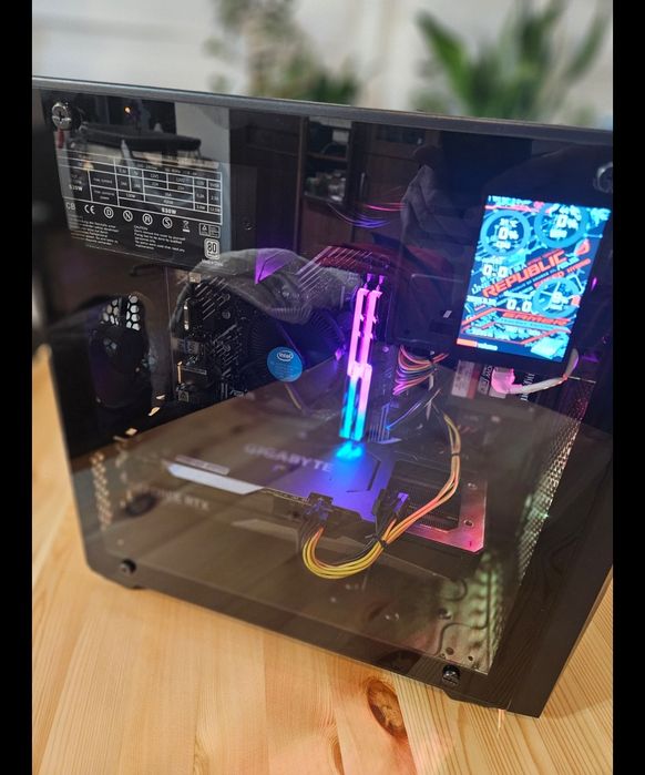 PC Gaming RGB z wyświetlaczem | RTX Ti, i5, 32GB RAM