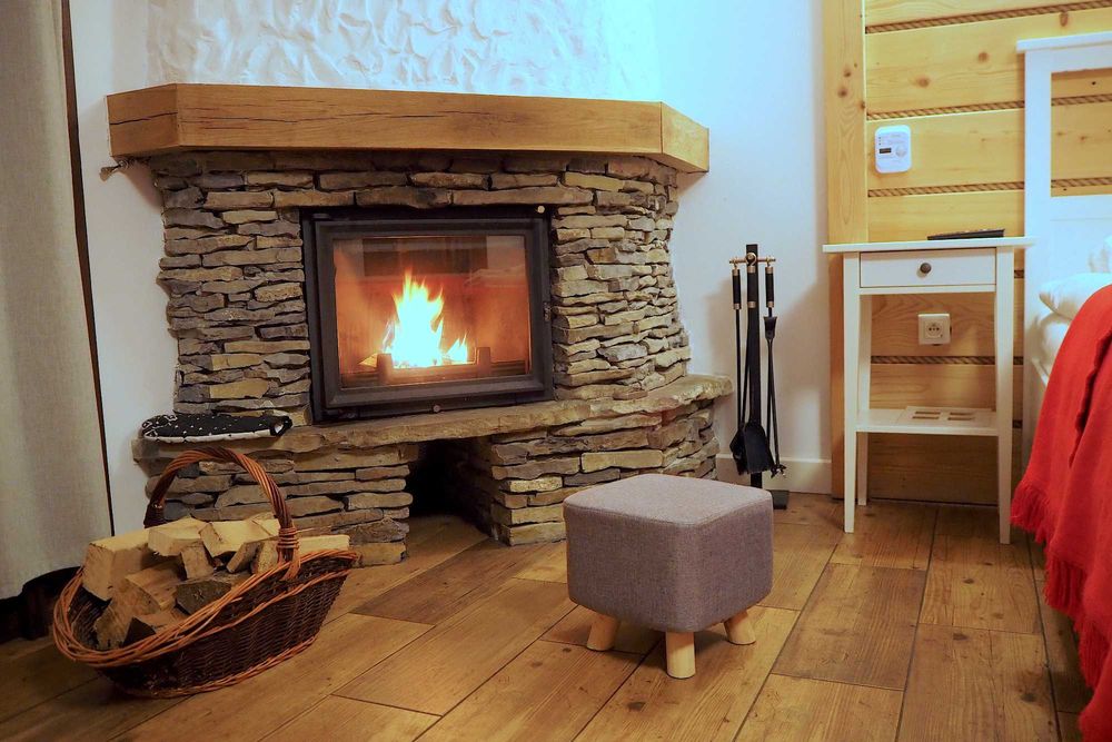 2os Studio z kominkiem łazienką kuchnią cieplutko WiFi na odludziu las