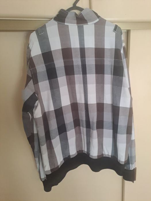 Casaco hurley impecável (vans,carhartt,fred perry,ralph lauren,tommy,e