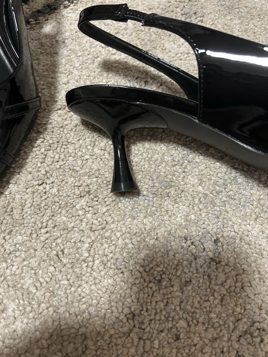 Czarne czółenka ze złotymi elementami JENNY