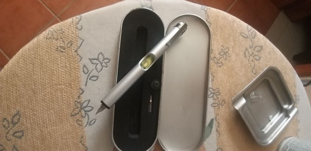 Nivel de bolso com 2 ponteiras