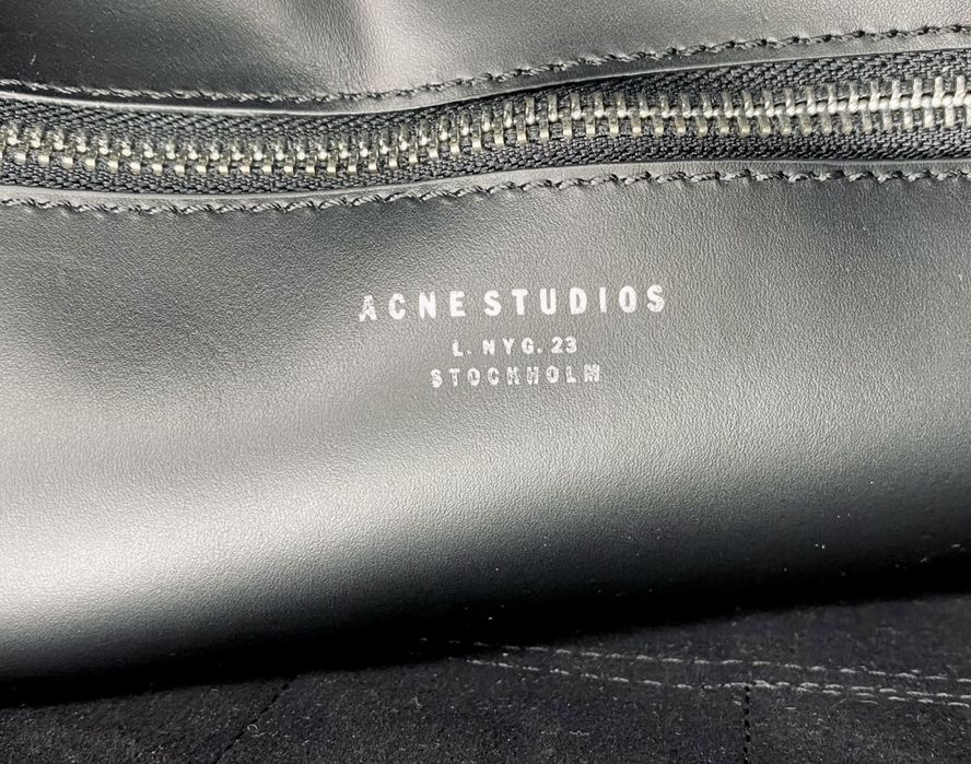 Шкіряна сумка Acne Studios.