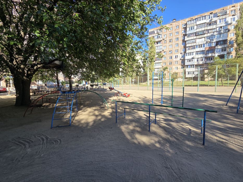Продам 2к ул. Олега Ольжича 1Б