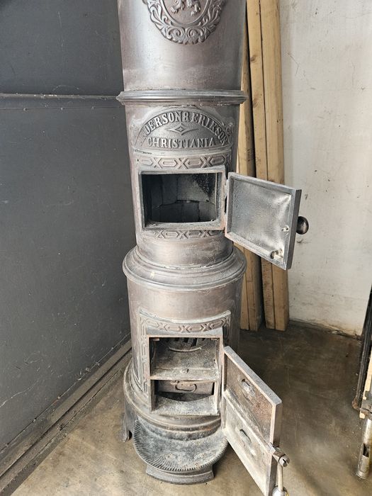 Kominek żeliwny, koza.