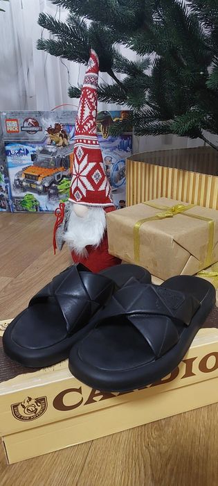 Продам шкіряні шльопанці