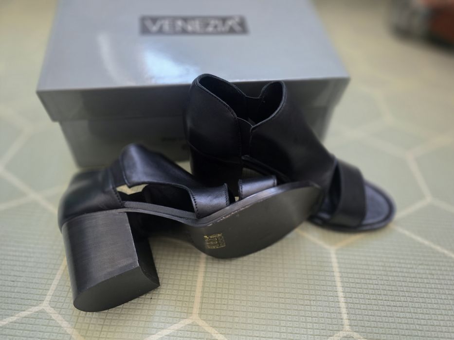 Venezia Sandałki na obcasie 37r