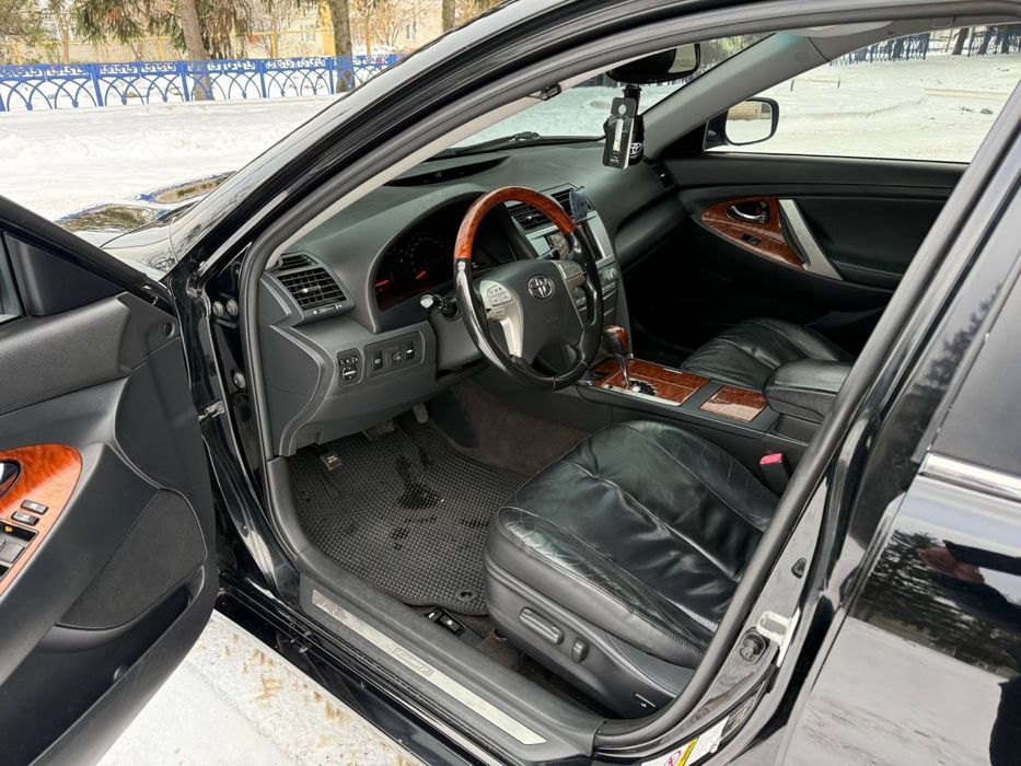 Продам TOYOTA Camry