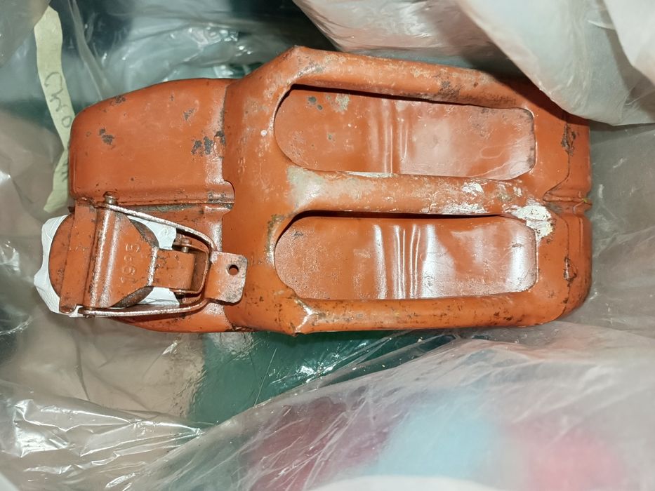 Каністри 20л металеві бу