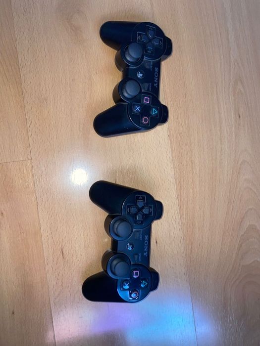 Sony PS3 com 2 comandos