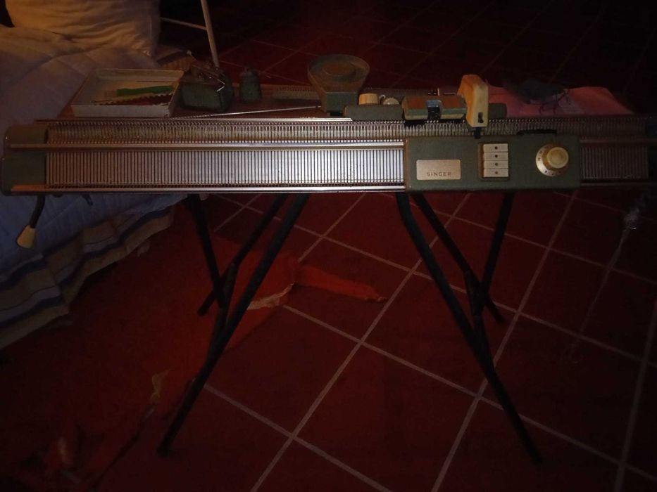Maquina de tricotar SINGER
