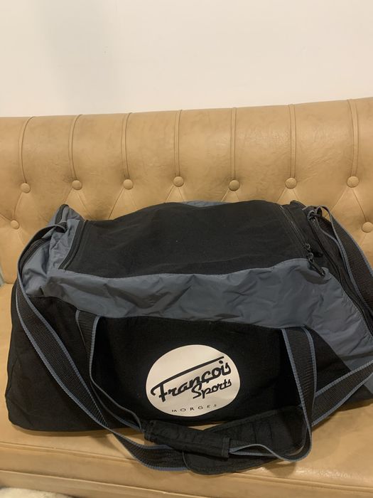 Сумка дорожная, вместительная, оригинал. Высота и ширина  по 35 см, дл