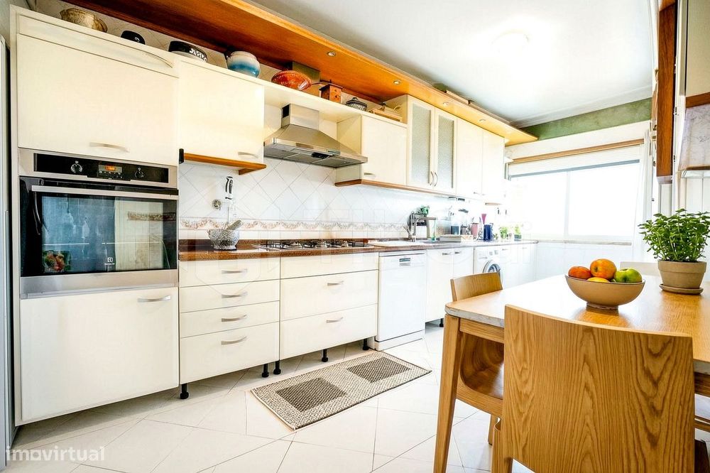 T3 Com 139 M², 2 Lugares De Garagem E Arrecadação | Telheiras, Lisboa