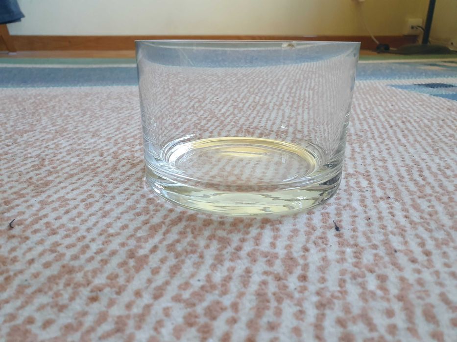 Prosta szklana salaterka pojemnik szklany