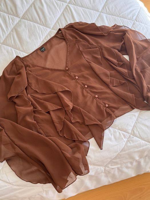 Blusa com folhos