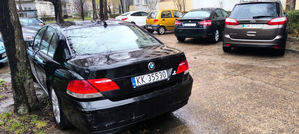BMW 730d generacji E65.