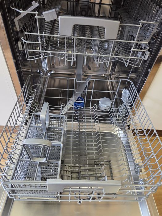 Máquina lavar loiça Candy A+++  com 7 anos