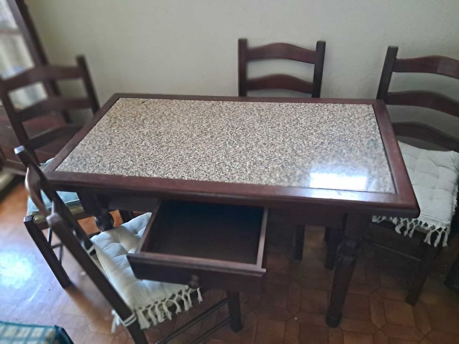 Mesa de Cozinha + Cadeiras + Bancos + Móvel