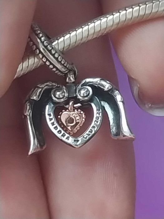 Оригінальний браслет  «PANDORA» з двома шармами