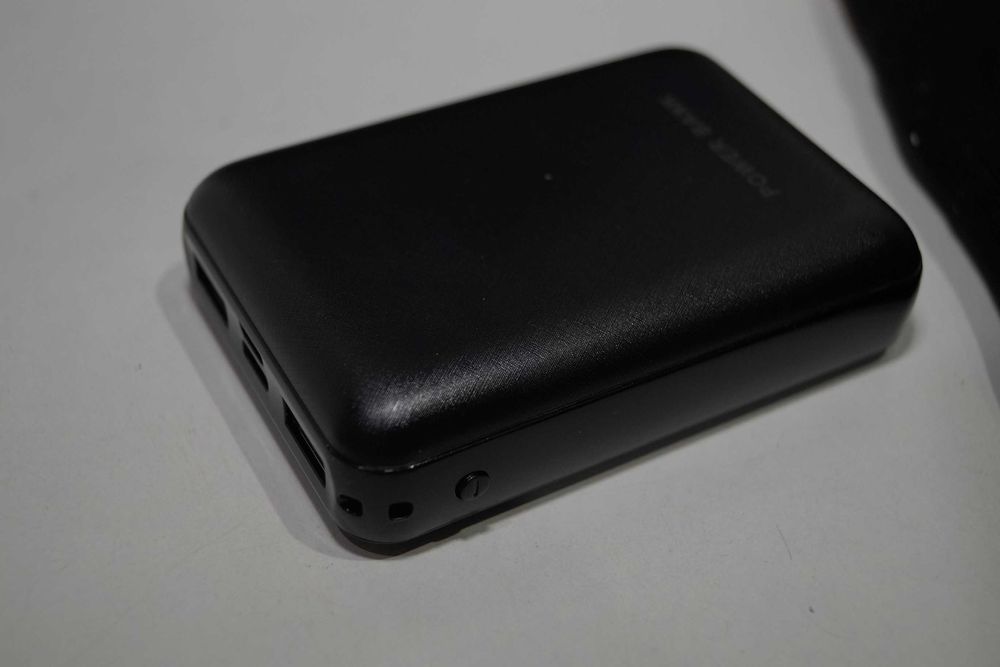 Heaed West Kamizelka grzana czarna M + powerbank 6000mAh USB