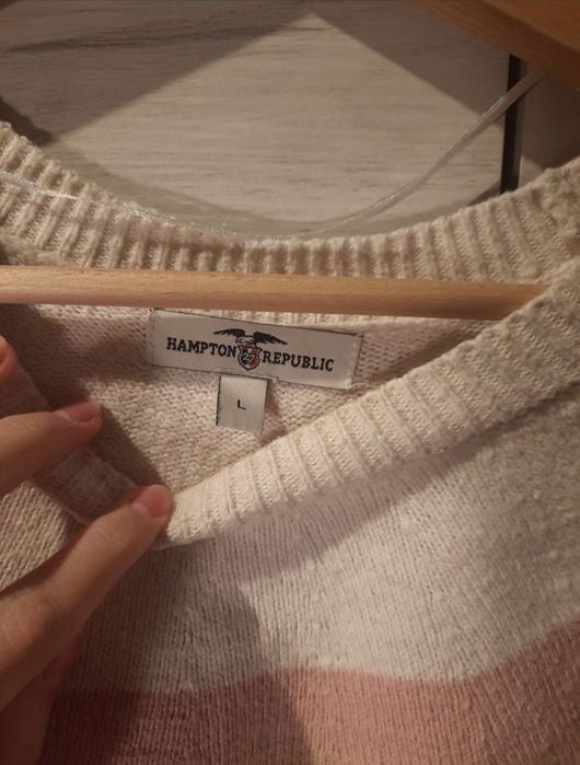 beżowy sweter Hampton Republic