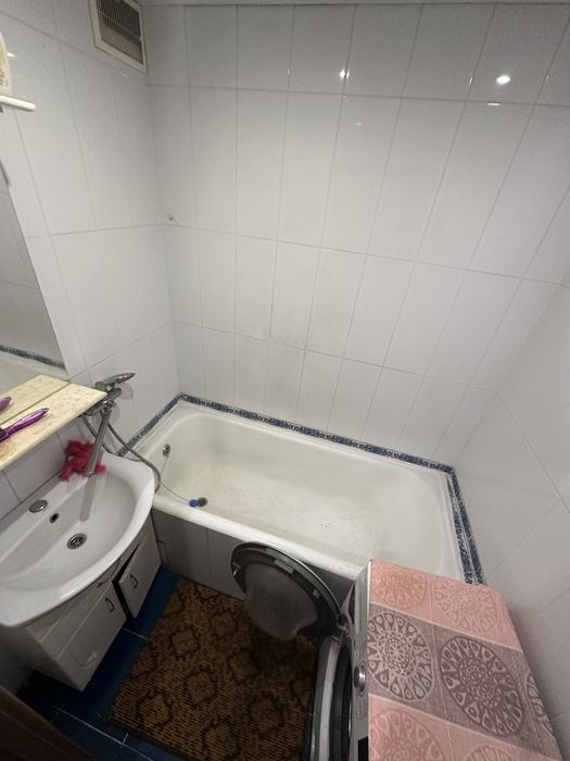 Сдам КОМНАТУ в 3 комнатной квартире