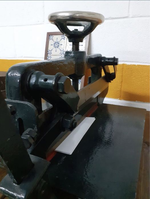 Guilhotina manual centenária.