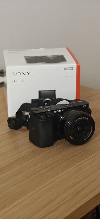 Aparat Sony a6100 + Obiektyw Sony SEL35F18+ Karta SD 64GB