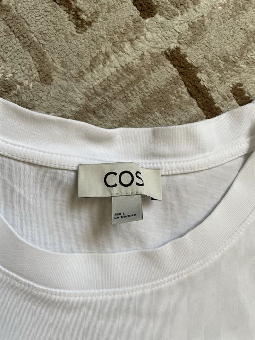 Біла футболка COS розмір L