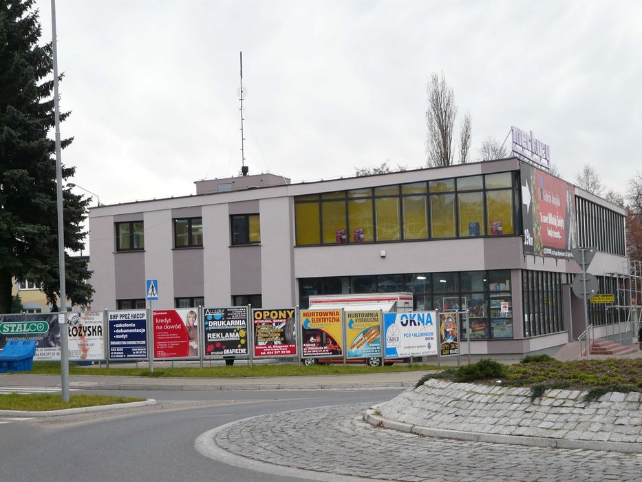 Lokal  14 m2 centrum Kłobucka ul. 11  Listopada 4 (parter  DH Merkury)