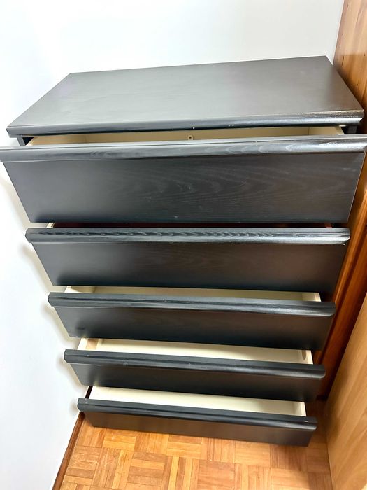 Móvel Preto com 5 Gavetas / Black 5-Drawer Storage Unit – €45
