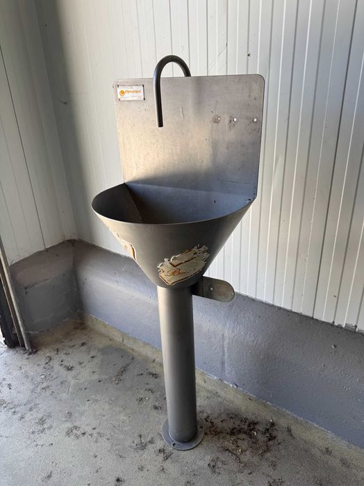 Lavatório em Inox — 40x27x120 cm