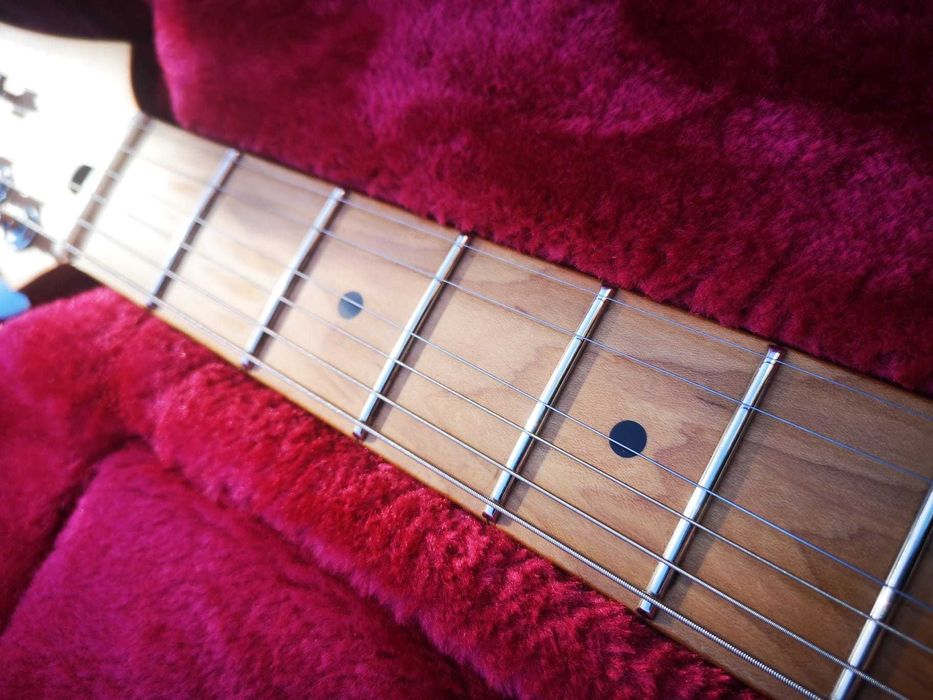 Ibanez AZ2204-BK Prestige com Antiquity II & Lollar Imperial pickups