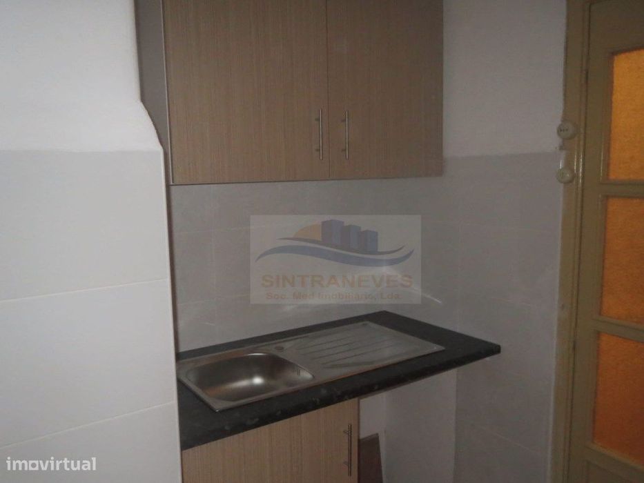Excelente Oportunidade de Investimento - Apartamento T2 Arrendado — Pontinha E Famões, Lisboa