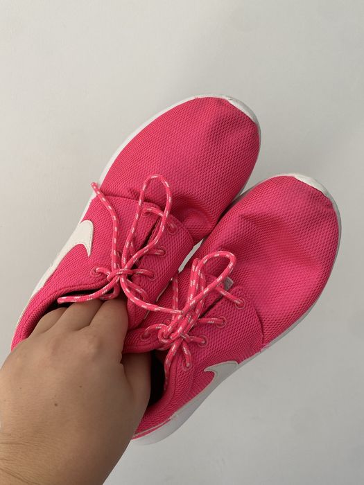Śliczne, dziewczęce sportowe buty neonowy róż Nike