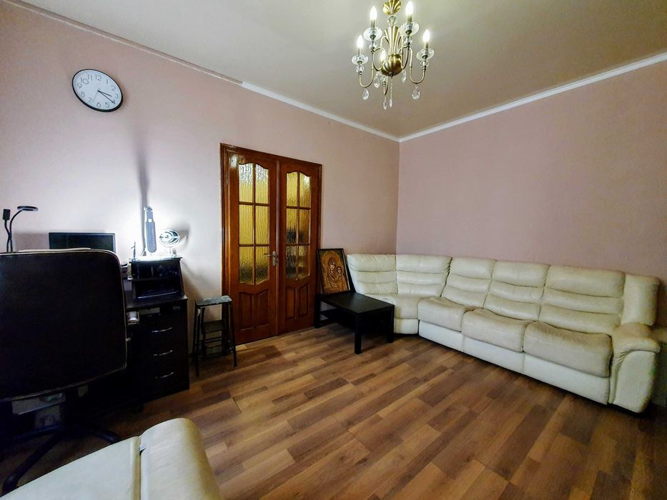 Здається 4-х кімнатний БУДИНОК в ЦЕНТРІ міста р-н вул. ГЕРОЇВ МАЙДАНУ.