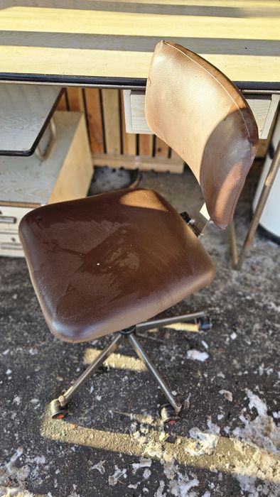 biurko metalowe z okresu PRL do renowacji