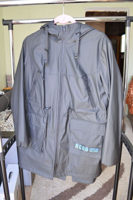 Жіноча вітровка, чорна