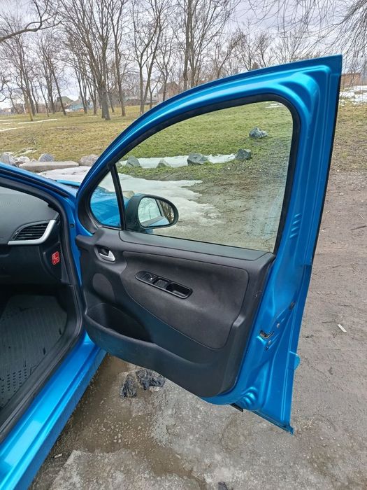Автомобіль Peugeot 207 2012 рік